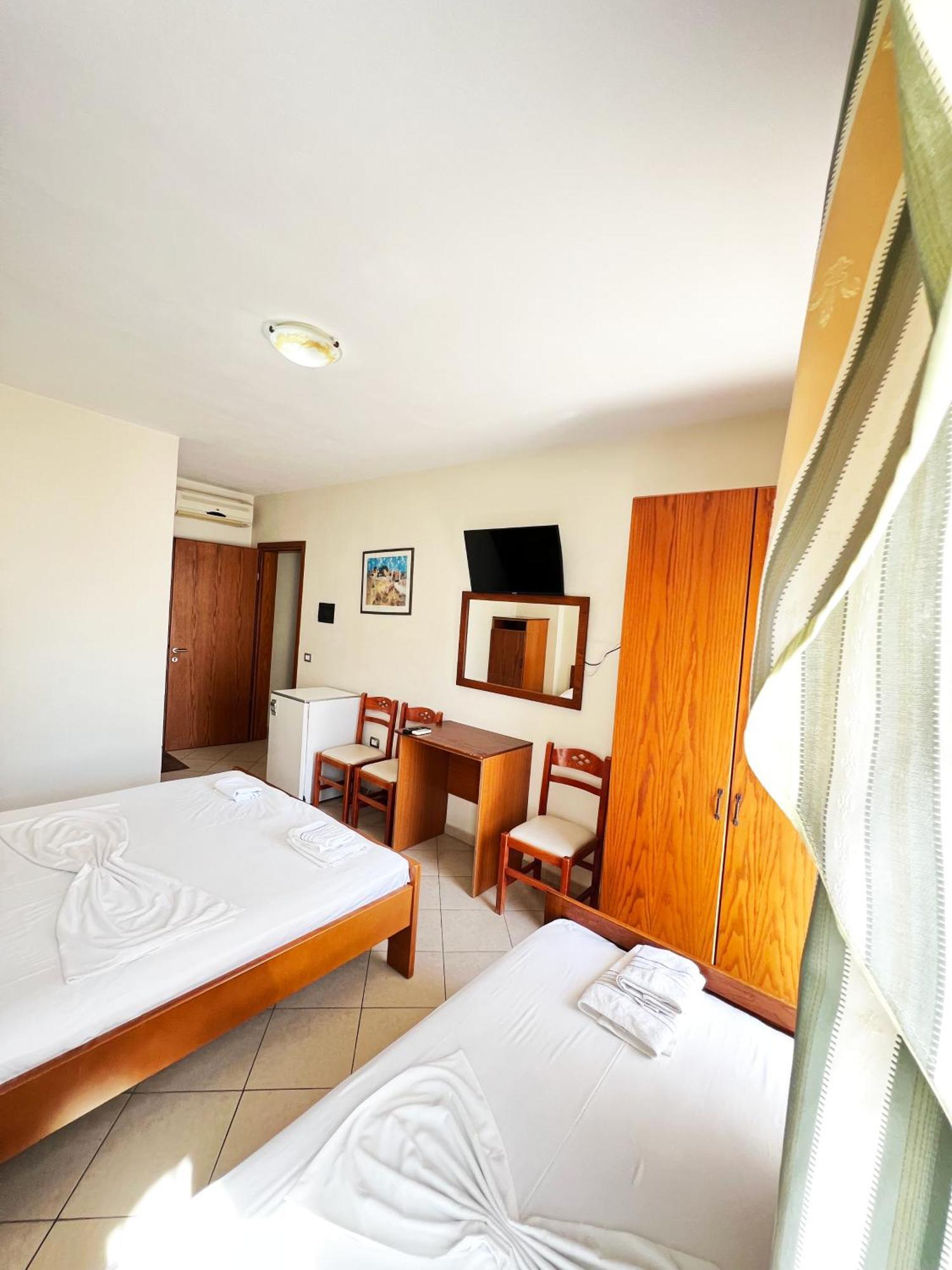 Hotel Veli Saranda Extérieur photo